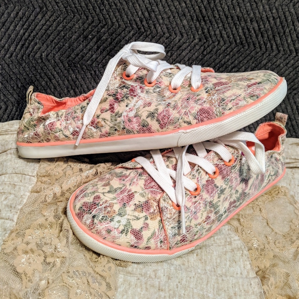 🍭Rock&Candy Slip-ons🍭 Lace + floral = adorable!